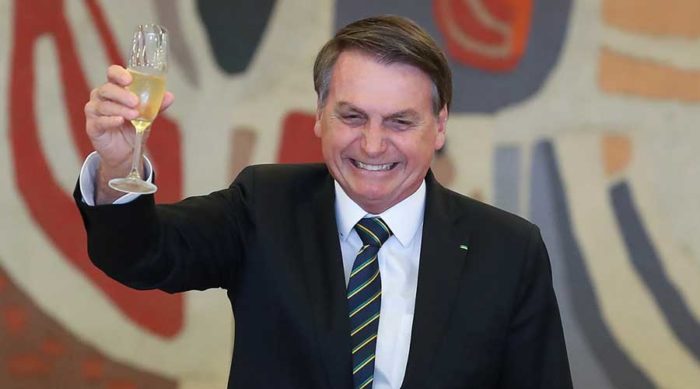 Bolsonaro dispara na disputa de “Personalidade do Ano” da Time