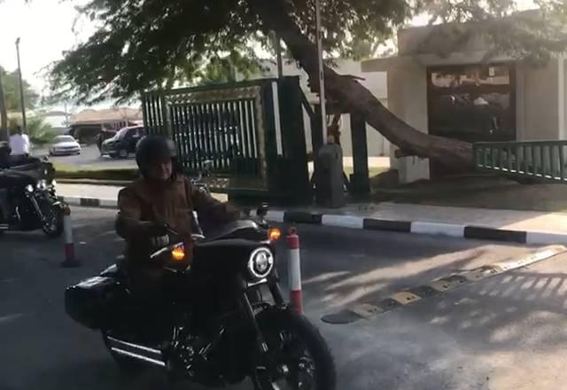 VEJA VÍDEO: Presidente Bolsonaro participa de motociata em Doha, no Catar
