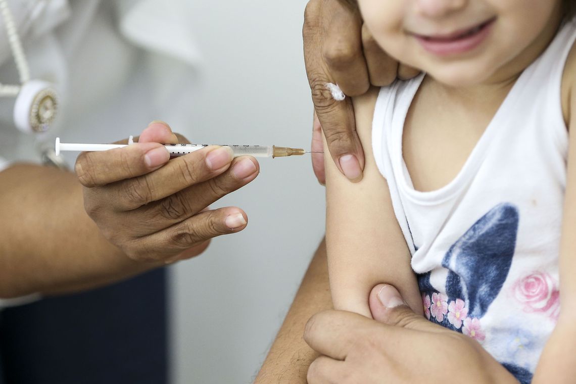 Governo federal abrirá consulta pública sobre vacinação em crianças nesta quinta (23)
