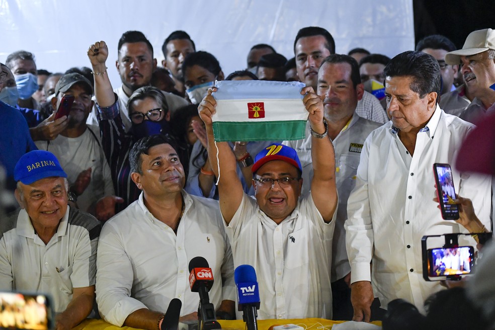 Depois de 22 anos, oposição vence eleições na Venezuela