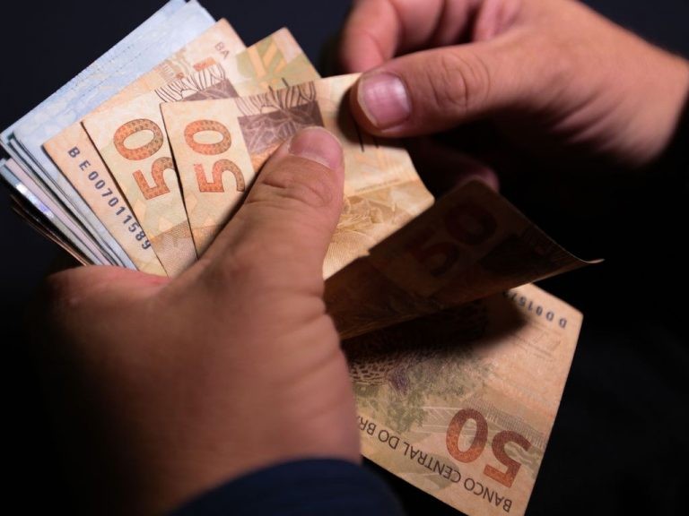 Novo salário mínimo de R$ 1.212 já está em vigor