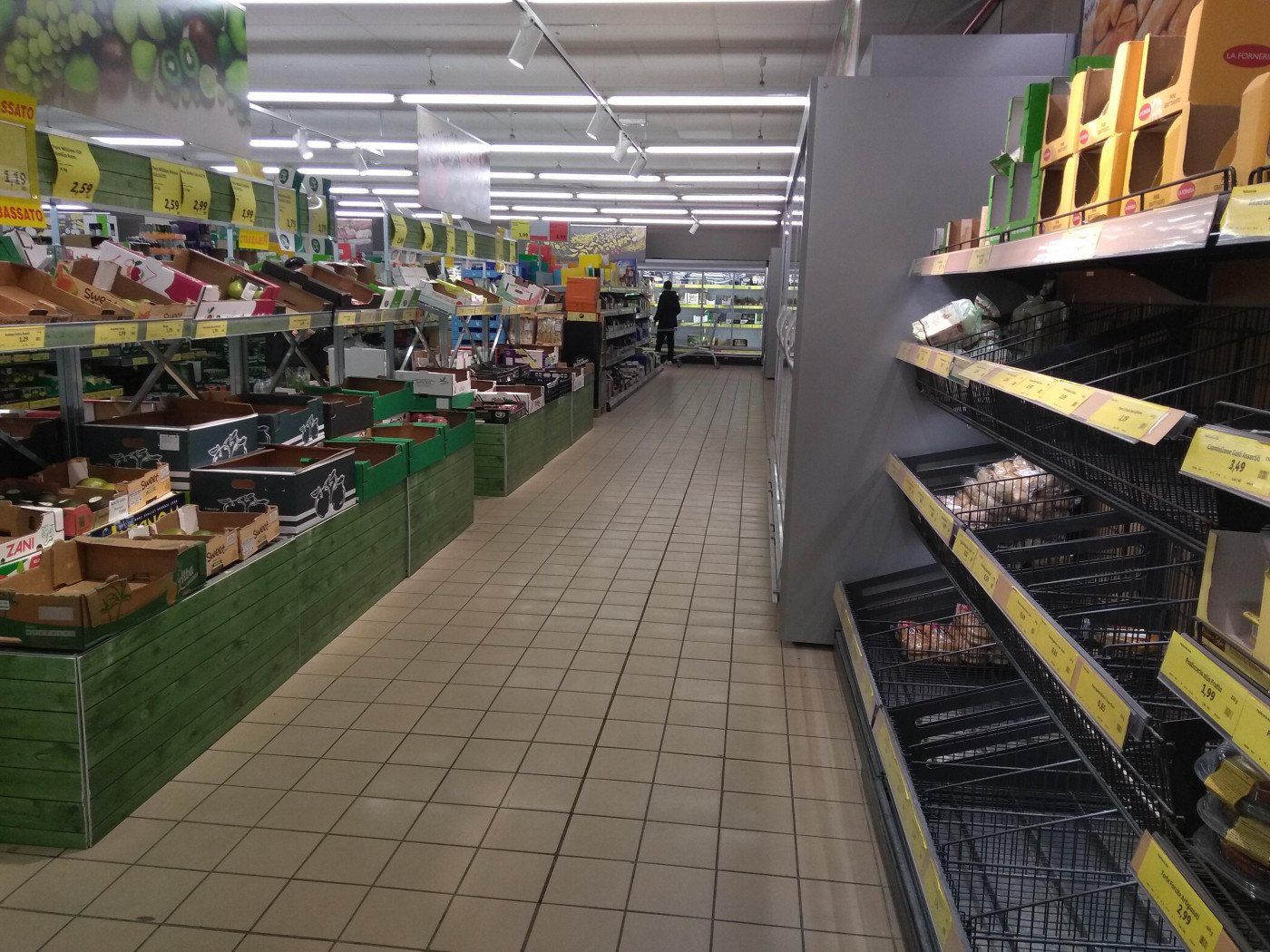 Supermercados dos EUA enfrentam desabastecimento após avanço da Ômicron