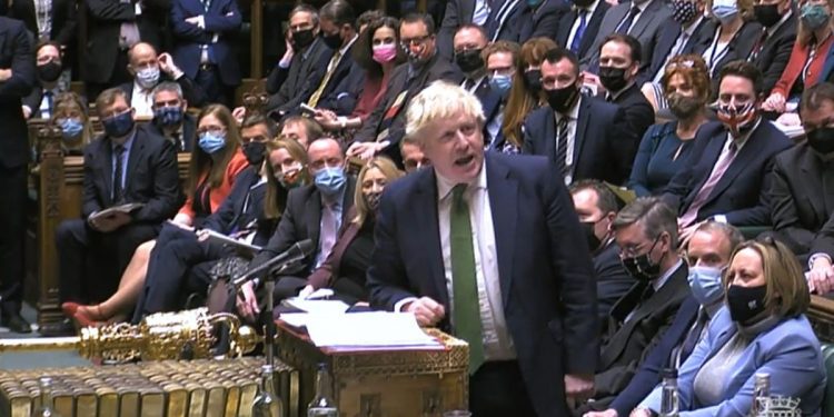 Boris Johnson decreta fim do passaporte sanitário e máscaras no Reino Unido