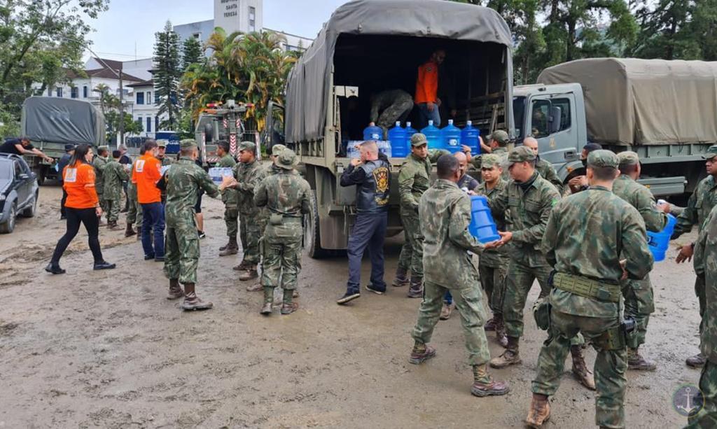 VEJA VÍDEO: Intenso trabalho das Forças armadas em Petrópolis