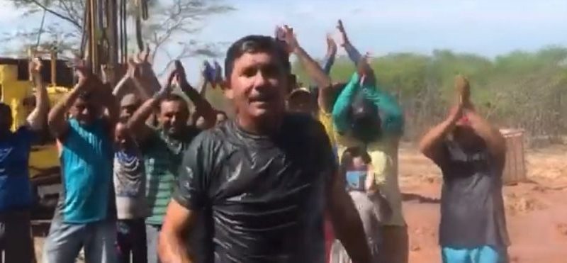 VEJA VÍDEO: Moradores de interior do RN agradecem Bolsonaro pela chegada de água na região