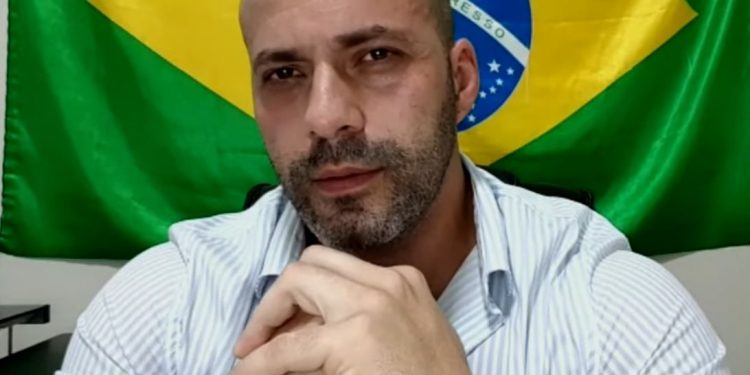 Daniel Silveira teve o dobro da pena da maior traficante da Bahia