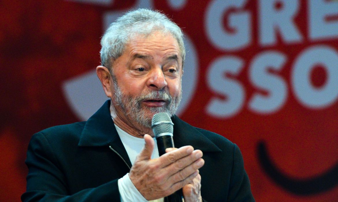 Lula diz que, se eleito, mudará modelo da Petrobras