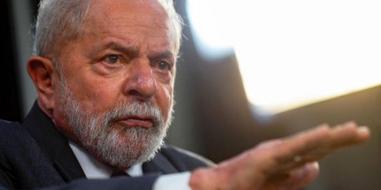 Lula volta a defender regulação da TV e internet