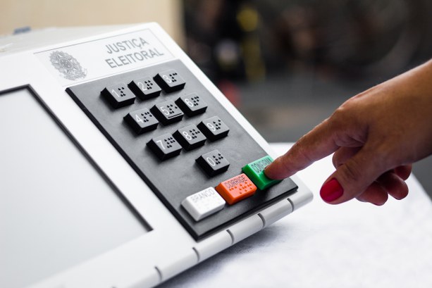 Tribunal Superior Eleitoral recebe sugestões das Forças Armadas sobre urnas eletrônicas