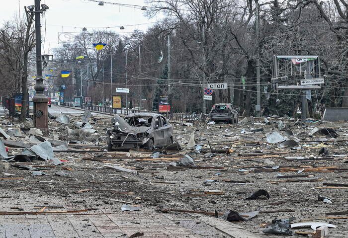 No 7º dia de bombardeios, russos tomam cidade de Kherson