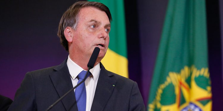 Bolsonaro avalia graça constitucional a Roberto Jefferson, Eustáquio e Allan dos Santos