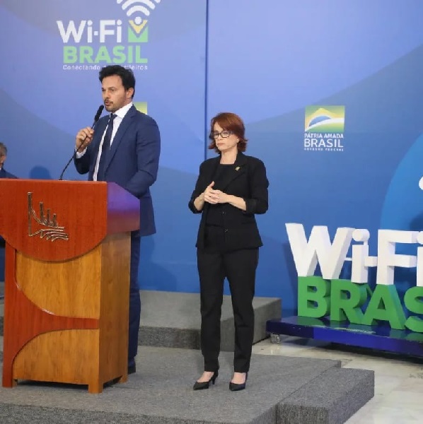 Governo Bolsonaro anuncia 12 mil pontos do Wi-Fi Brasil para escolas públicas