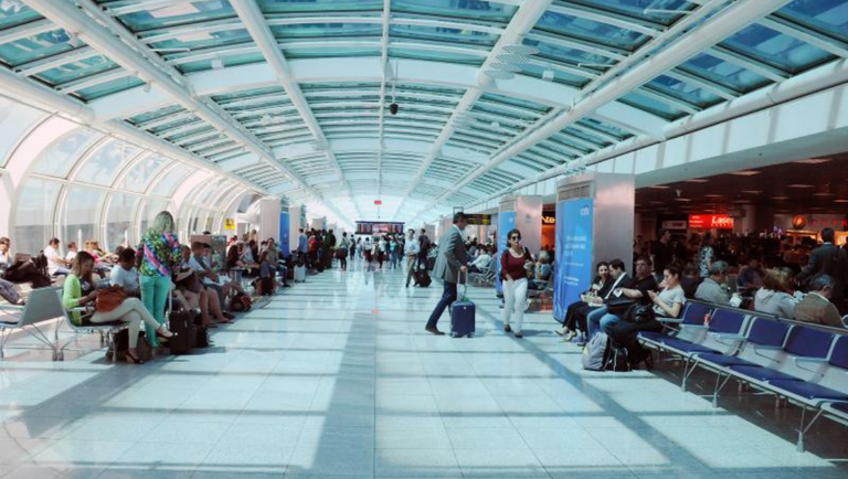 Mais de 1,3 milhão de pessoas deve viajar pelos principais aeroportos do país nesta Páscoa