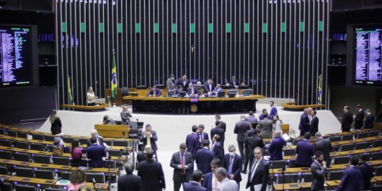 Câmara rejeita urgência do PL das Fake News