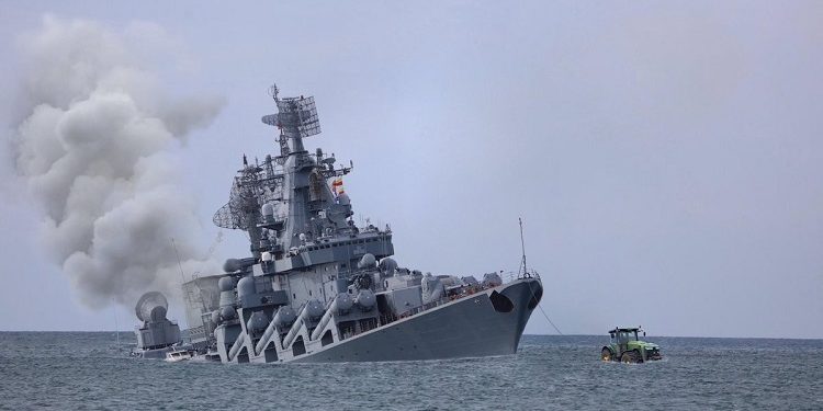 Rússia promete novos ataques com mísseis a Kiev após naufrágio