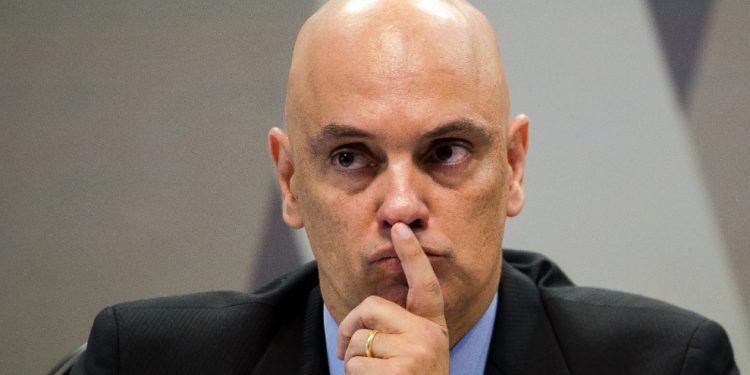 Alexandre de Moraes determina bloqueio de todos os bens de Daniel Silveira
