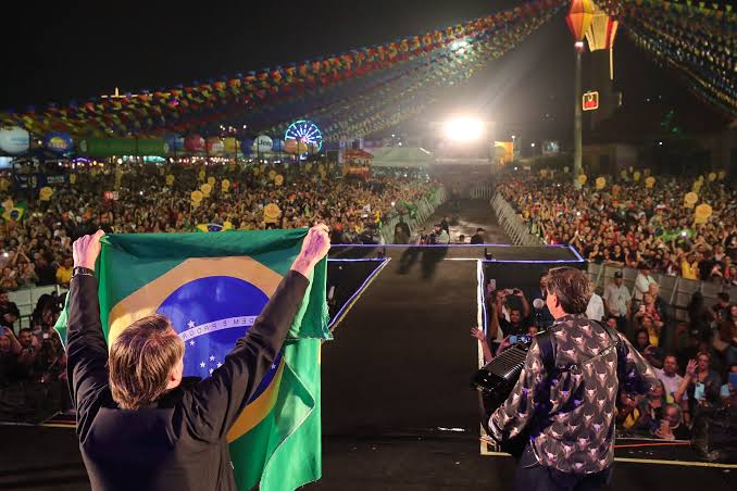 Bolsonaro é ovacionado por milhares de pessoas, em São João de Caruaru; VEJA VÍDEO