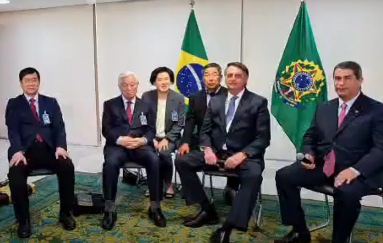 Coreia do Sul faz homenagem emocionante ao Brasil, oração pela pátria e presenteia o Presidente; VEJA VÍDEO
