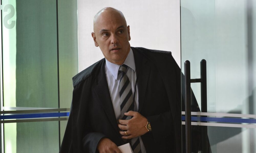 Ato contra Moraes promete lotar a Cinelândia no Rio nesta terça