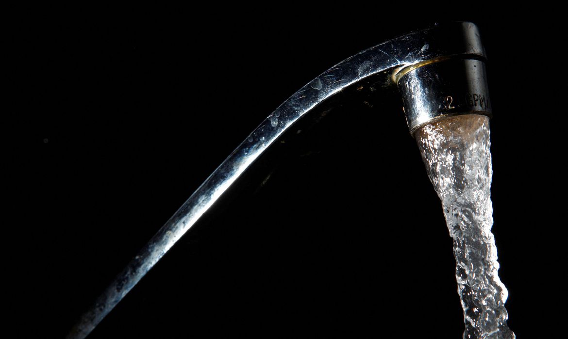 EUA emitem novos alertas para “químicos eternos” em água potável