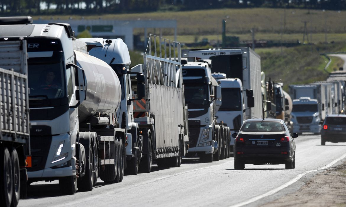 Argentina tem paralisação nacional de caminhoneiros, POR FALTA DE DIESEL