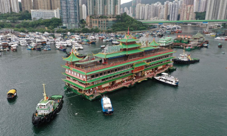 Restaurante flutuante de Hong Kong afunda no Mar do Sul da China