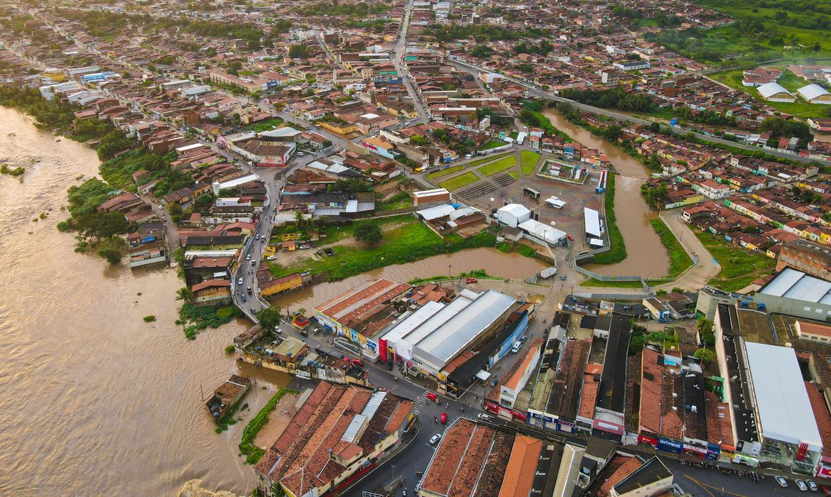 Chuvas deixam mais de 56 mil desabrigados e desalojados em Alagoas