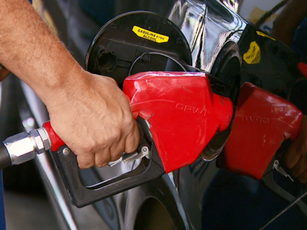 Preço da gasolina no Brasil cai pela 4ª semana seguida