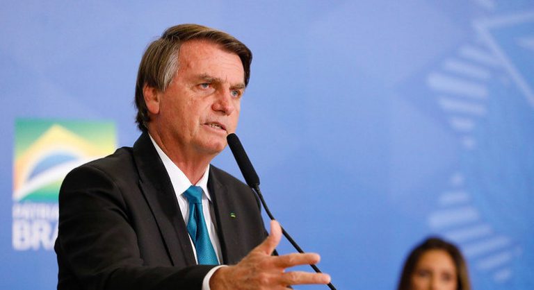Candidatos a governador apoiados por Bolsonaro estão na frente em 7 estados