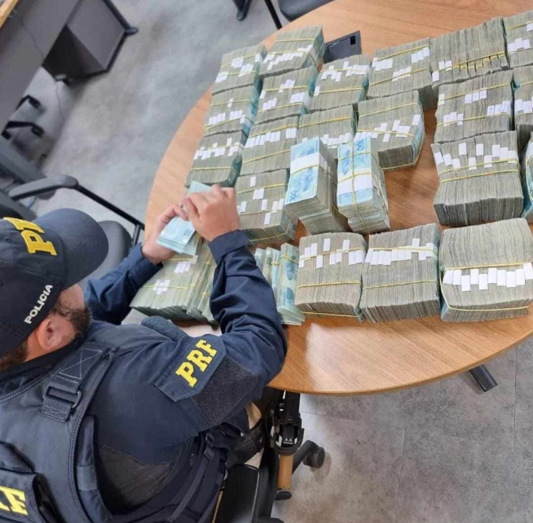 Homem preso com mais R$ 2,5 milhões em dinheiro vivo tinha credencial para entrar no Congresso Nacional