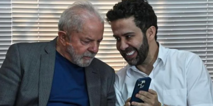 Coordenador da campanha de Lula, Janones explica o ‘modus operandi’ para divulgar fake news contra Bolsonaro