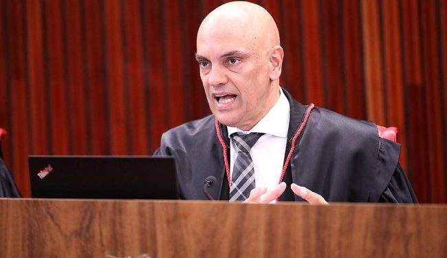 Alexandre de Moraes diz que não é responsabilidade do TSE fiscalizar rádios