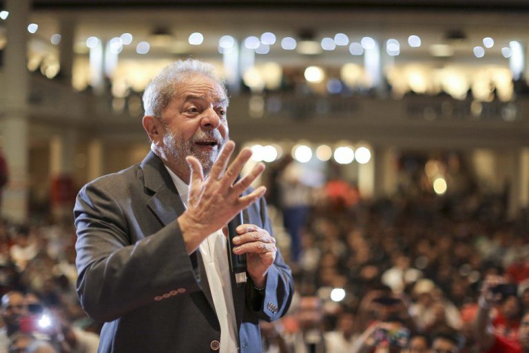 Jornalistas declaram apoio a Lula e defendem censura à imprensa