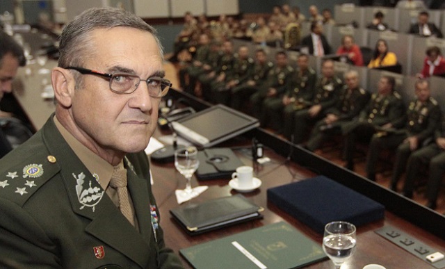 Comandante do Exército convoca generais para reunião de emergência