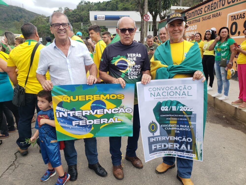 Manifestantes pedem intervenção federal em todos os estados do Brasil e DF; CONFIRA VÍDEOS