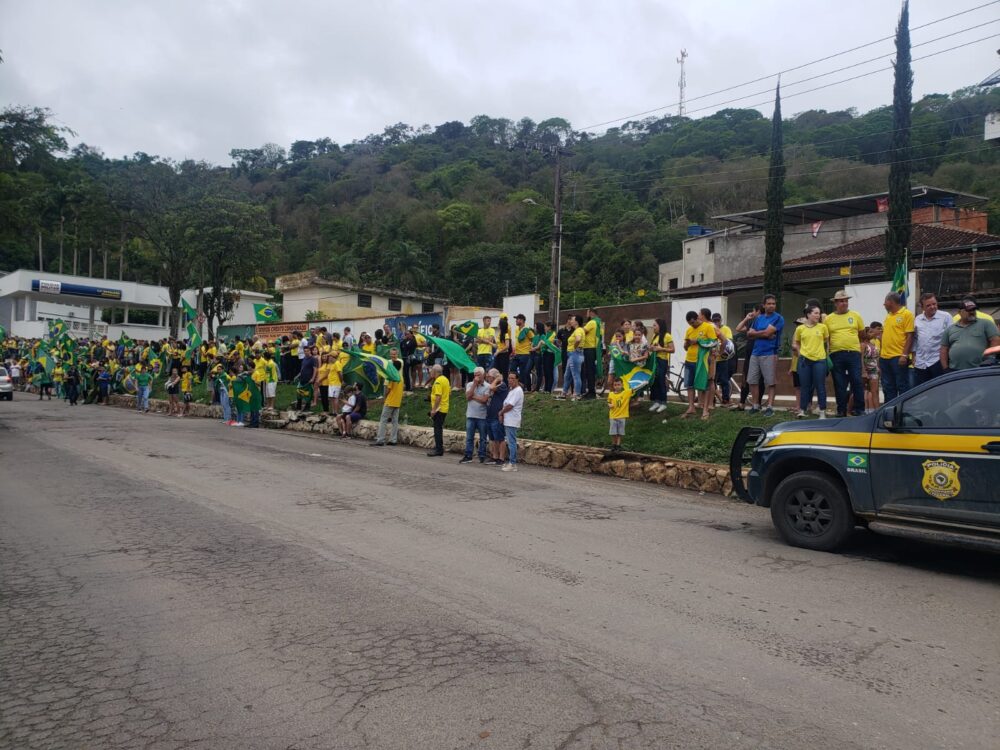 VEJA VÍDEOS E FOTOS das Manifestações em Manhuaçu (MG) e em BH, neste sábado (05)