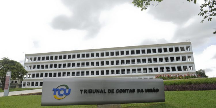 Ciro Nogueira e Paulo Guedes se reúnem com ministros do TCU para discutir transição de governo