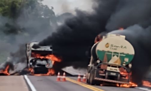 Caminhões são incendiados em rodovia de Mato Grosso