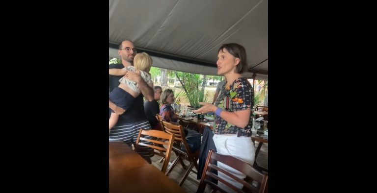 Manifestante confronta Gleisi Hoffmann em restaurante; VEJA VÍDEO