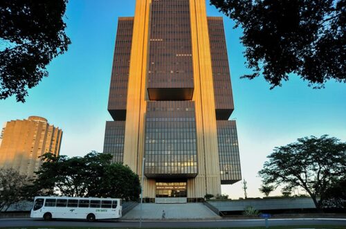 Mercado projeta inflação mais alta e menor crescimento até 2025