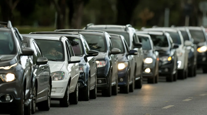Frota de automóveis nas ruas envelhece pelo 9º ano consecutivo no Brasil