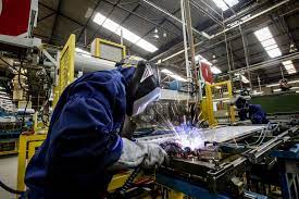 Governo Lula: produção industrial começa o ano no negativo