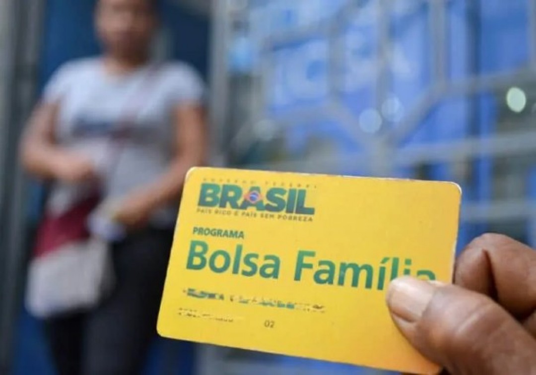 Sob Lula, Bolsa Família volta a registrar fila