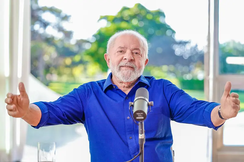 Lula manda ‘às favas o interesse nacional’, afirma Estadão