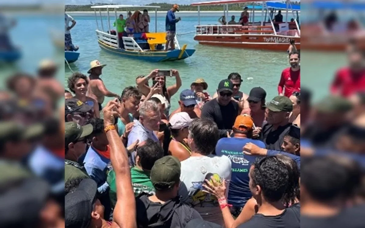 Ex-presidente Jair Bolsonaro (PL) sendo saudado em Alagoas com gritos de ‘mito’