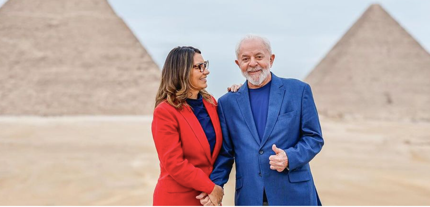 Um passeio com Janja pelas Pirâmides de Gizé