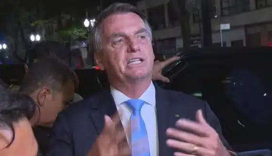 VEJA VÍDEO: Bolsonaro dá invertida em jornalistas durante evento