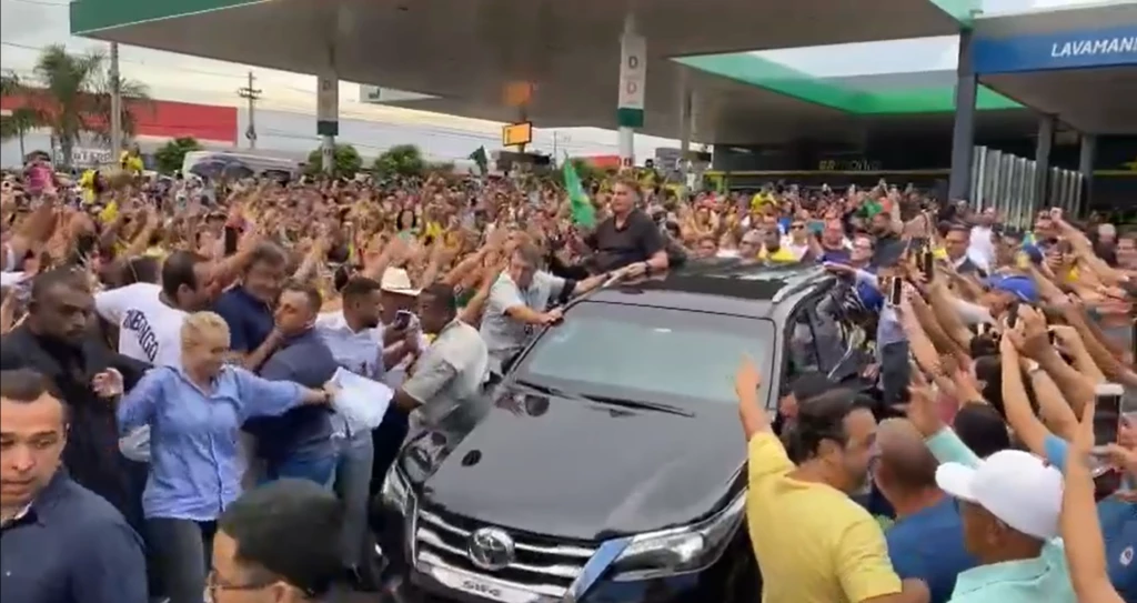 Bolsonaro é recebido por multidão em Nova Odessa; VEJA VÍDEO