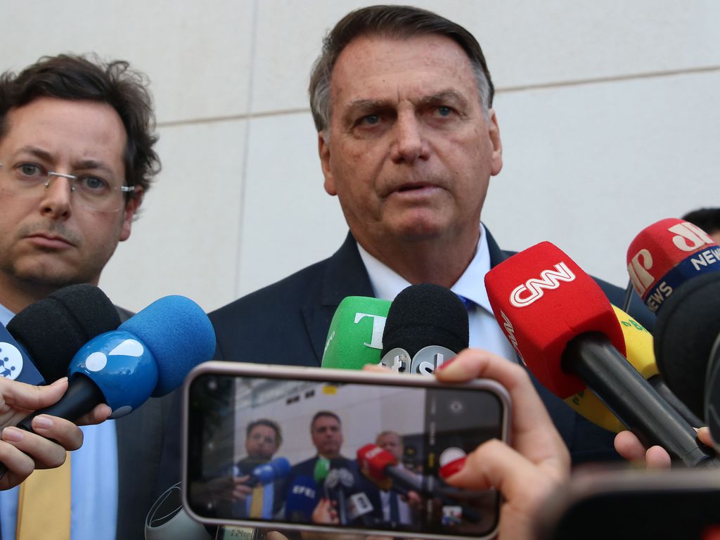 Defesa de Bolsonaro responde Moraes sobre ‘embaixada da Hungria’