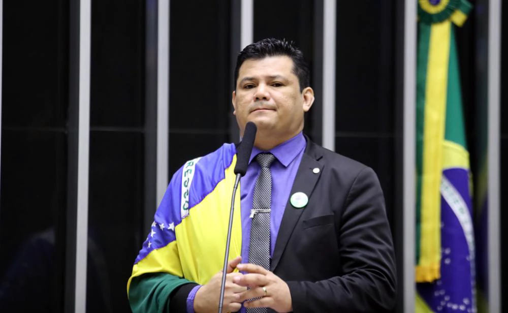 PF intima deputado federal que chamou Lula de ladrão